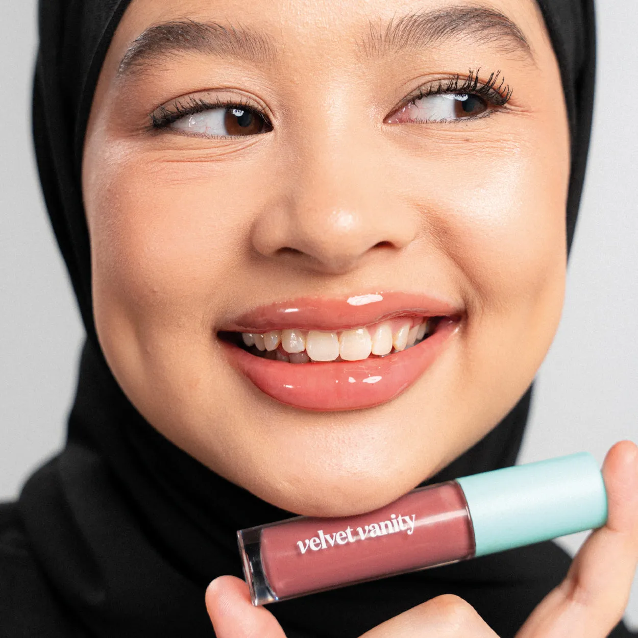 Peptide Glo Lip Oil in Strawberry Milkshake