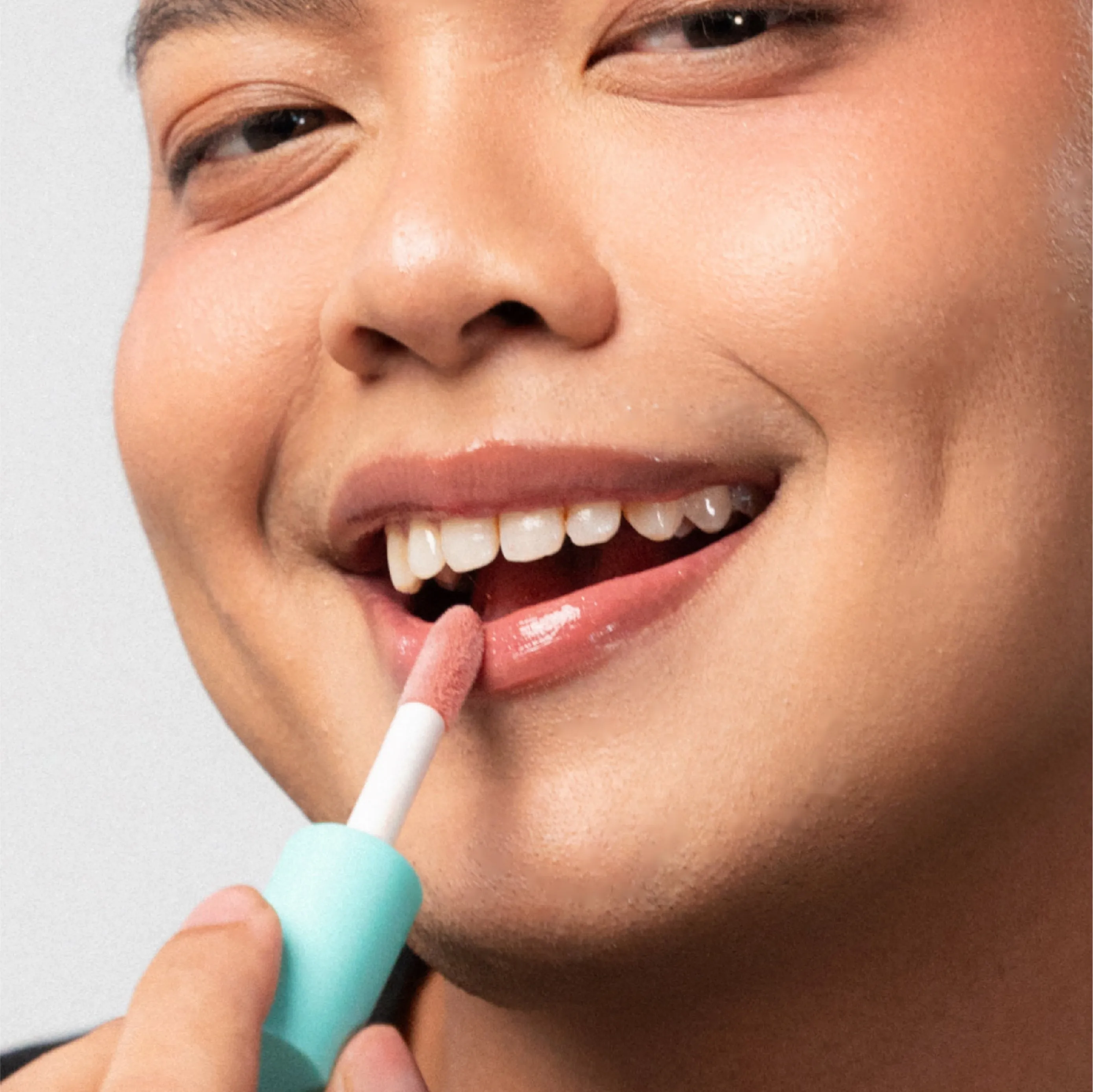 Peptide Glo Lip Oil in Strawberry Milkshake