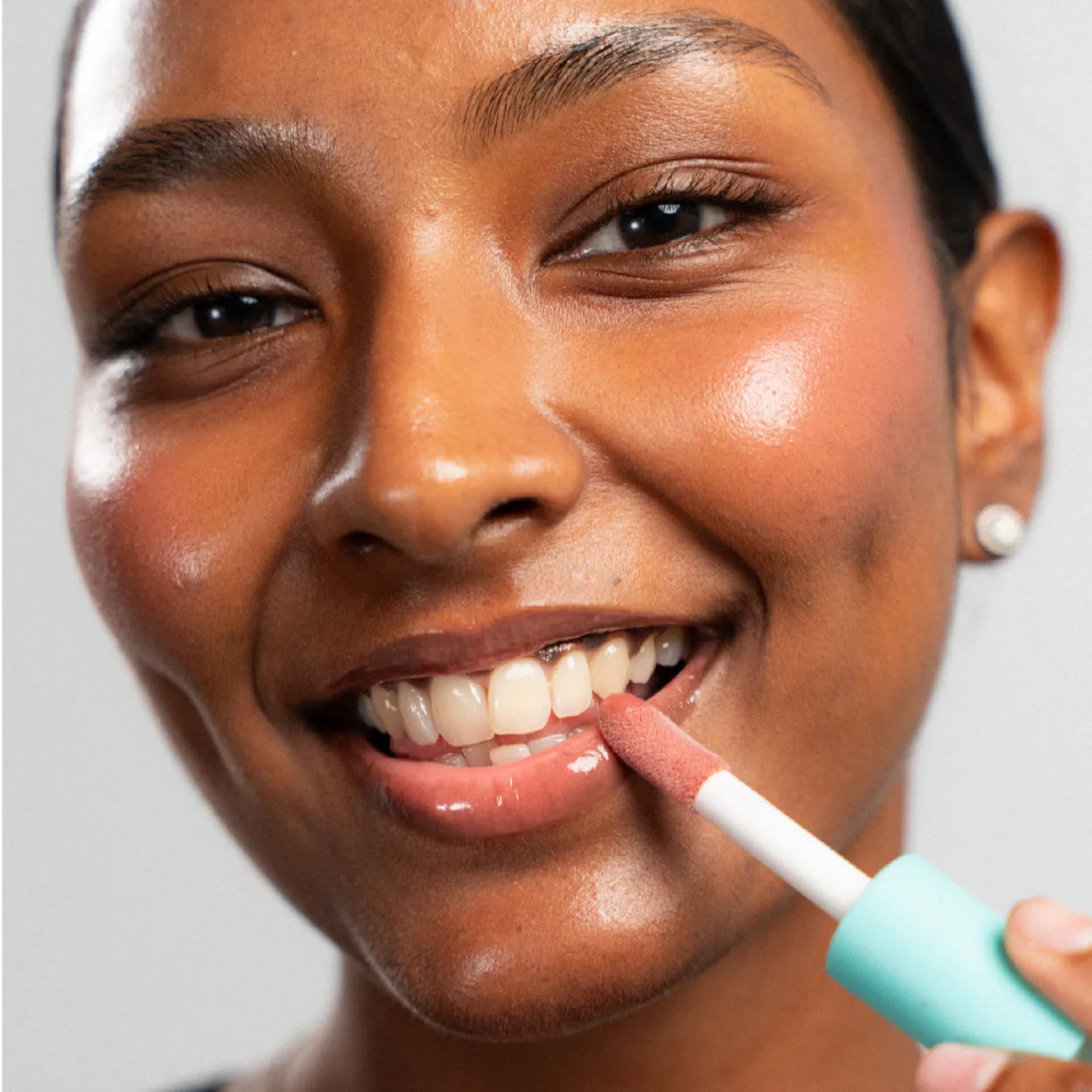 Peptide Glo Lip Oil in Strawberry Milkshake