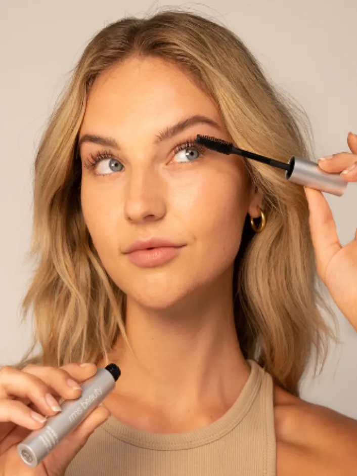 Straight Up Volumizing Peptide Mascara